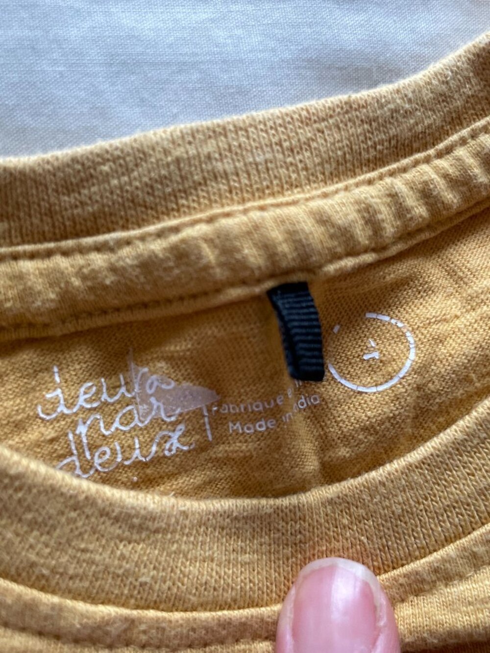 T-Shirt - Picture 2 of 3